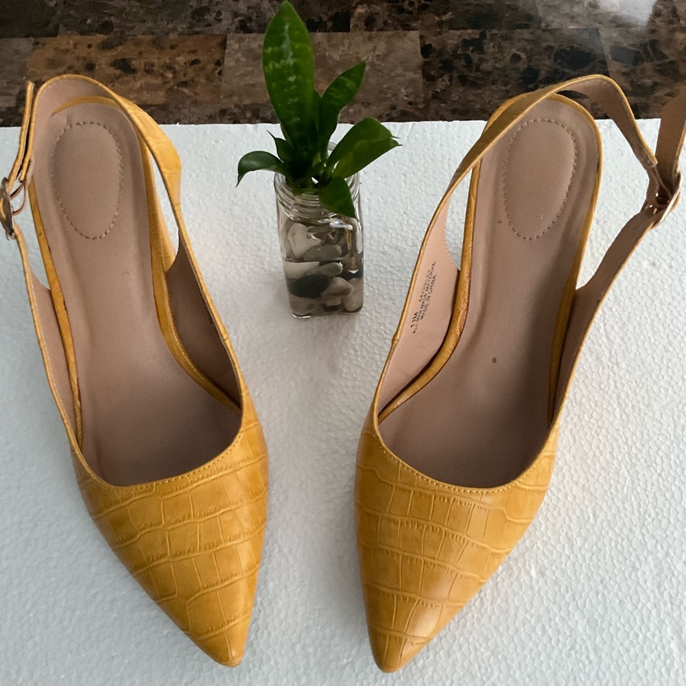 Elegant Yellow Croc-Embossed Slingback Heels